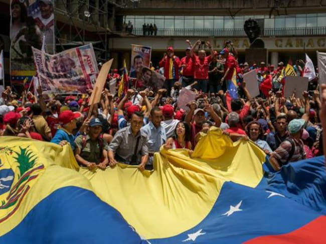 Aumenta tensión en Venezuela por toma de Caracas