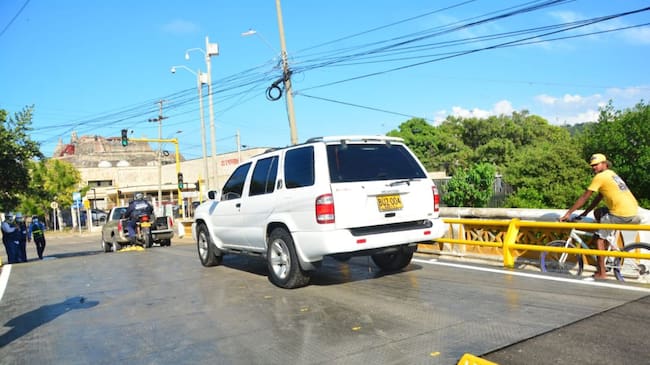 Por ahora, la plataforma será de un solo sentido, Manga - Pie del Cerro, y por él solo podrán transitar vehículos para una capacidad , máxima, de tres toneladas