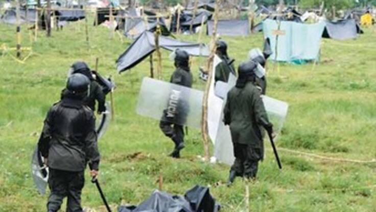 Politiquería y déficit de vivienda atizaron invasiones en Urabá