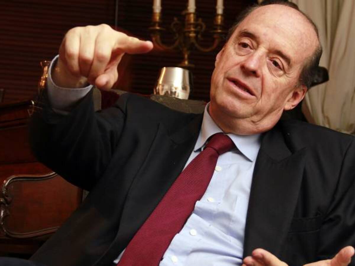 Álvaro Leyva propone hacer un segundo plebiscito para refrendar acuerdos