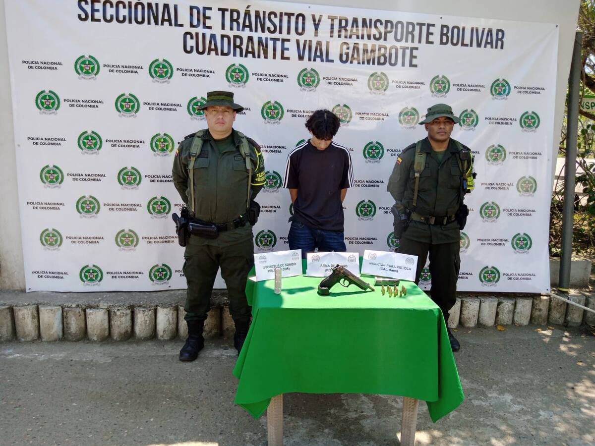 Capturan a hombre que viajaba con una pistola con silenciador en Bolívar