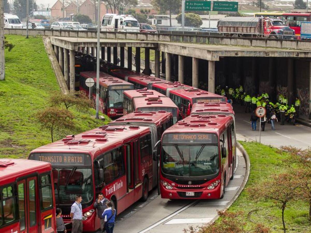 Transmilenio podría suspender operaciones en agosto por falta de recursos