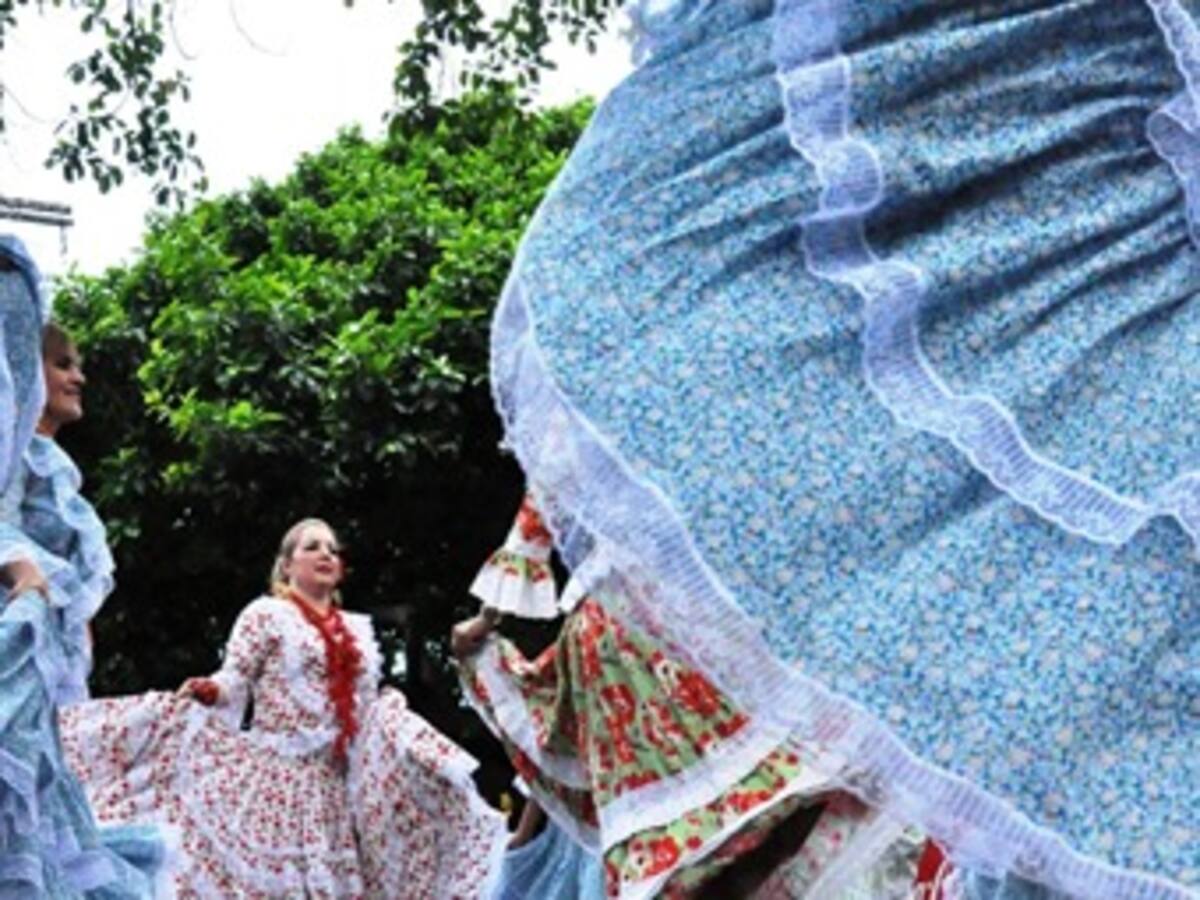 Desfile de Piloneras celebra 20 años en el Festival de la Leyenda Vallenata