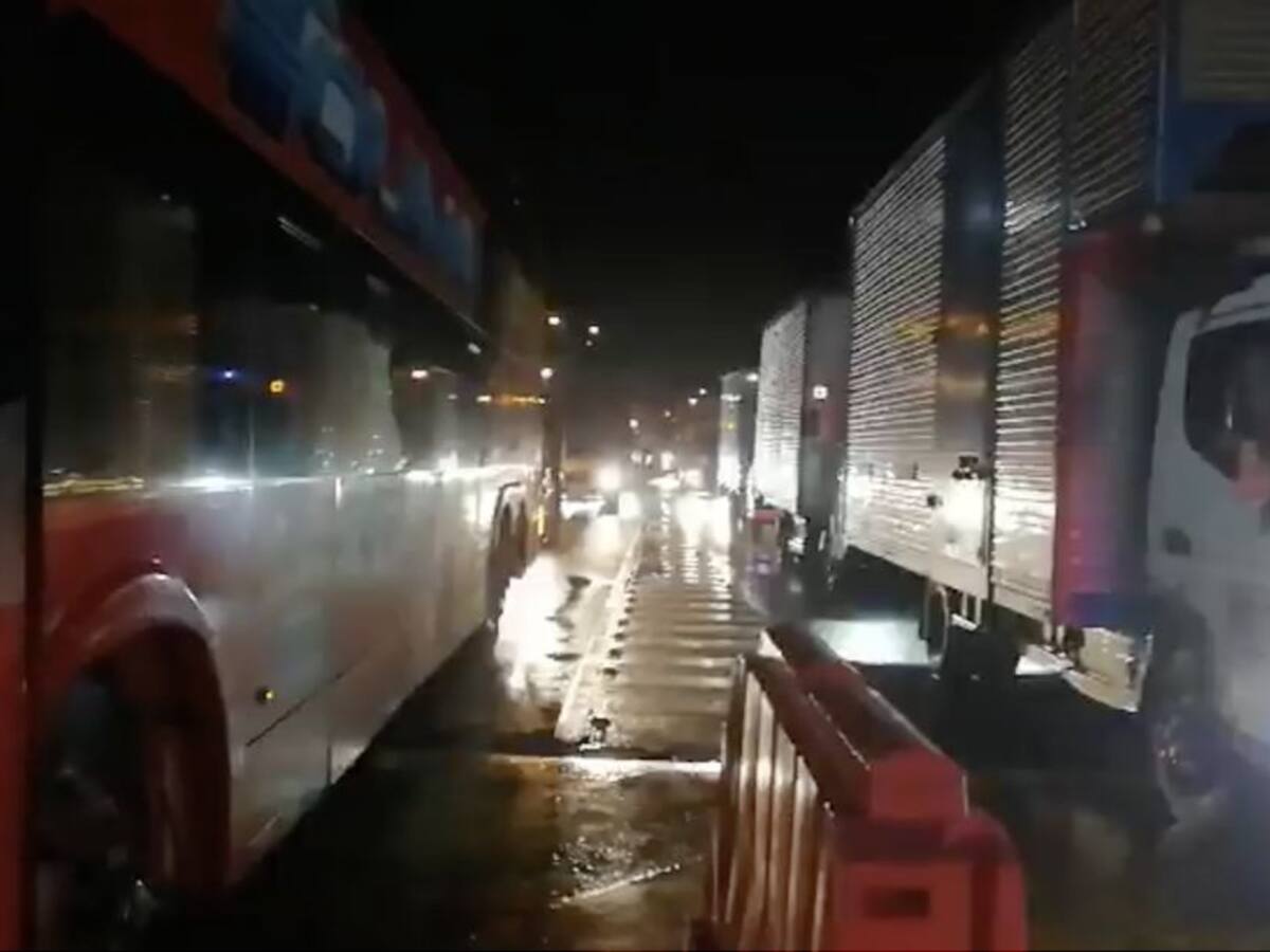 Ocupantes de 30 vehículos fueron atracados en la vía Medellín- Bogotá