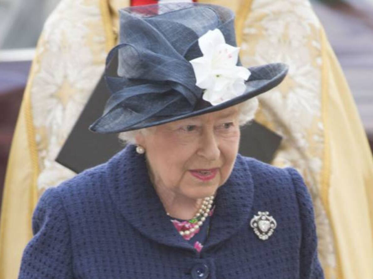 Isabel II se convierte en la monarca viva con el reinado más extenso tras la muerte del rey de Tailandia