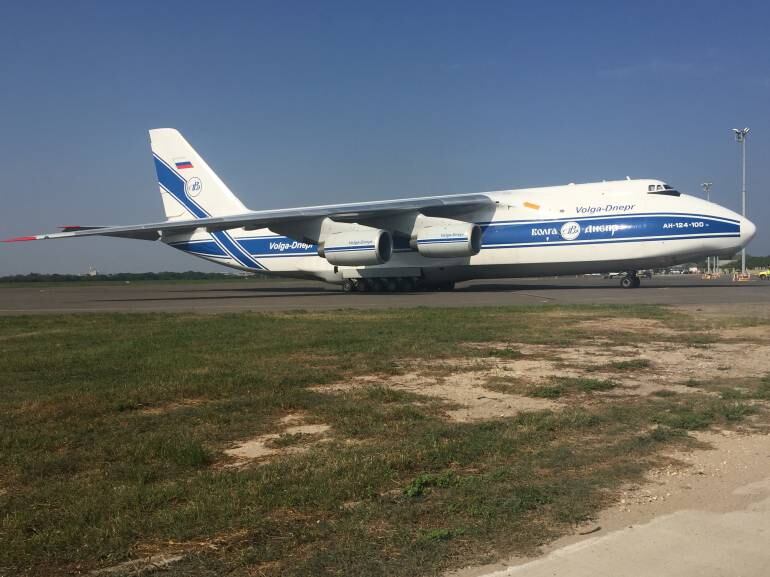 Avión ruso Antonov A-124, en el aeropuerto Ernesto Cortissoz de Barranquilla