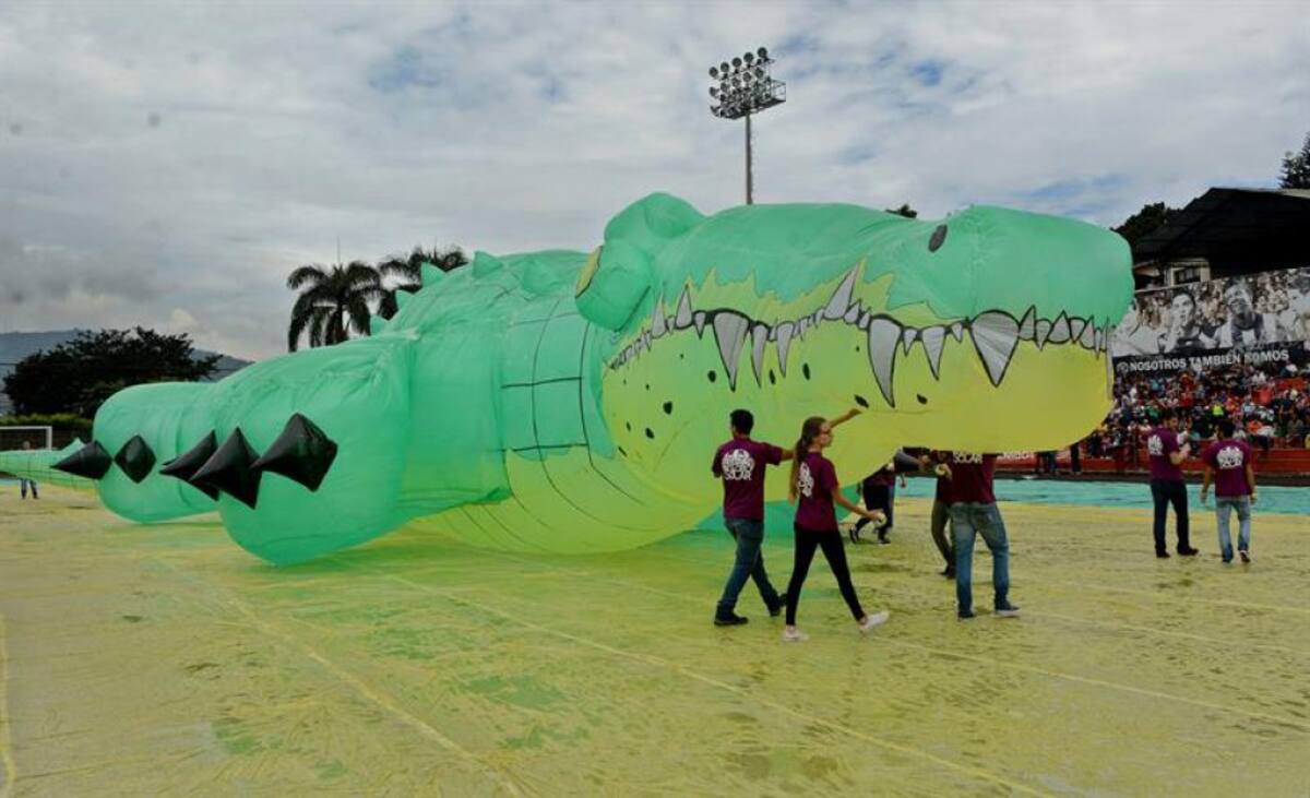 El acto central del festival que evocó la riqueza del Amazonas lo marcó la elevación del globo de una piraña de 50 metros de longitud por 25 de alto, que causó impacto en los espectadores como lo hicieron en ediciones anteriores las imágenes de Gabriel García Márquez, Chespirito y del "Toruk Makto", el enorme pájaro rojo de la película Avatar.