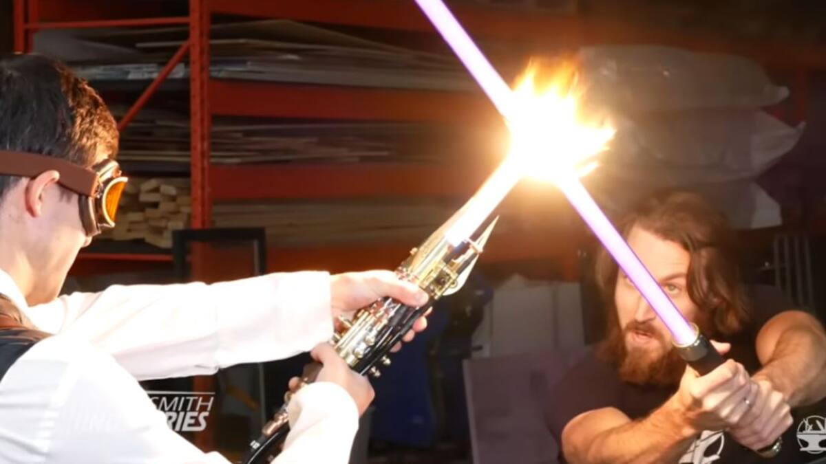 Star Wars: ingeniero creó el primer sable de luz capaz de cortar acero
