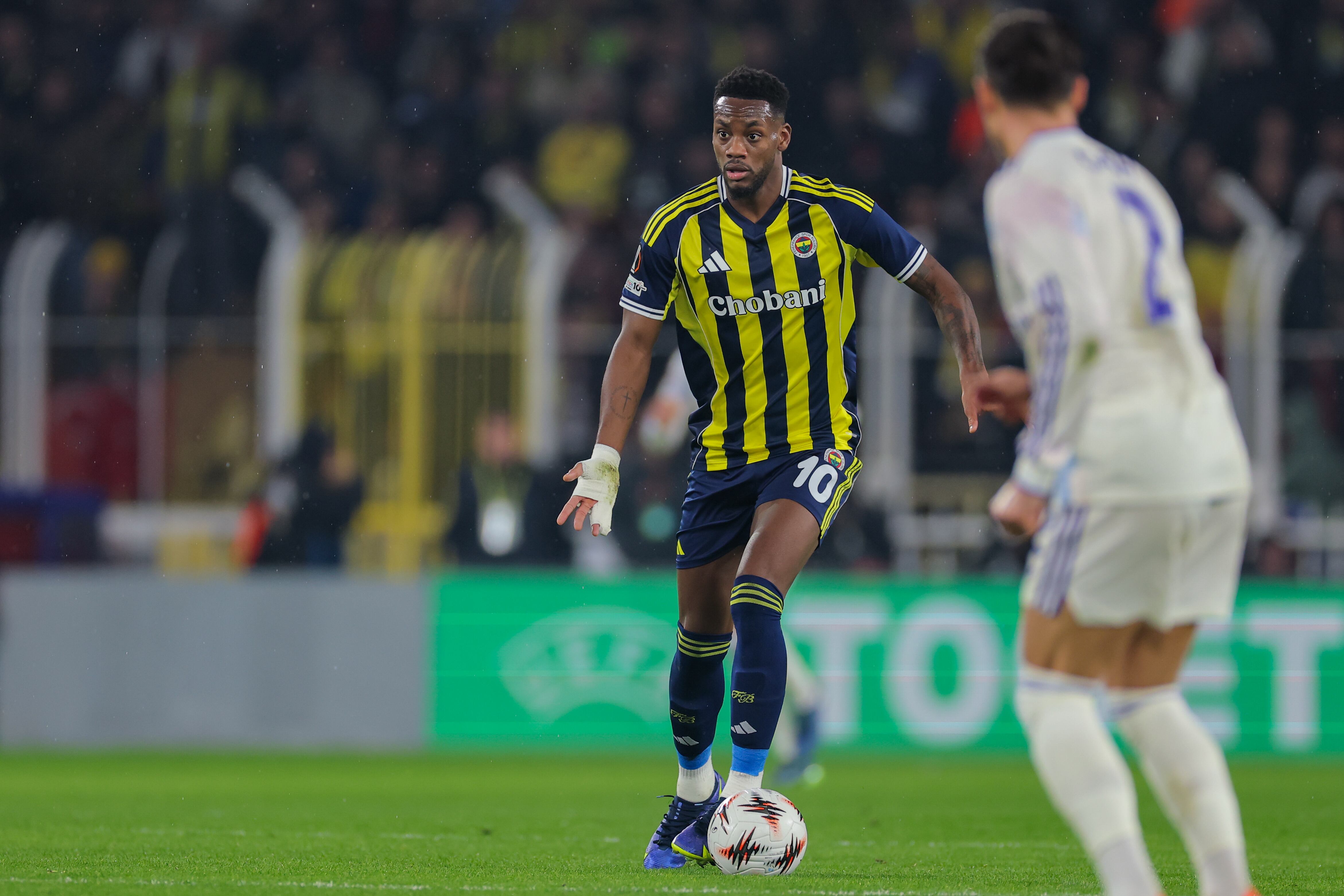 ISTANBUL, TURKEY - JANUARY 22: Jhon Duran of Fenerbahce SK in action during the UEFA Europa League 2025/26 Legaue Phase MD7 match between Fenerbahce SK and Aston Villa FC at Ulker Sukru Saracoglu Stadium on January 22, 2026 in Istanbul, Turkey. (Photo by BSR Agency/Getty Images)