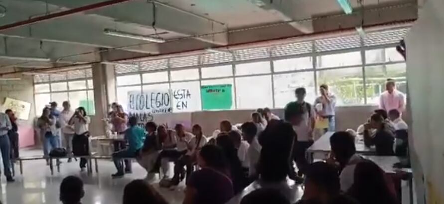 Protesta en la Institución Educativa Avelino Saldarriaga en Itagüí . Suministrada.