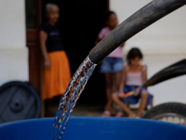 Con carrotanques atienden población afectada por corte de agua en Caldas, Antioquia
