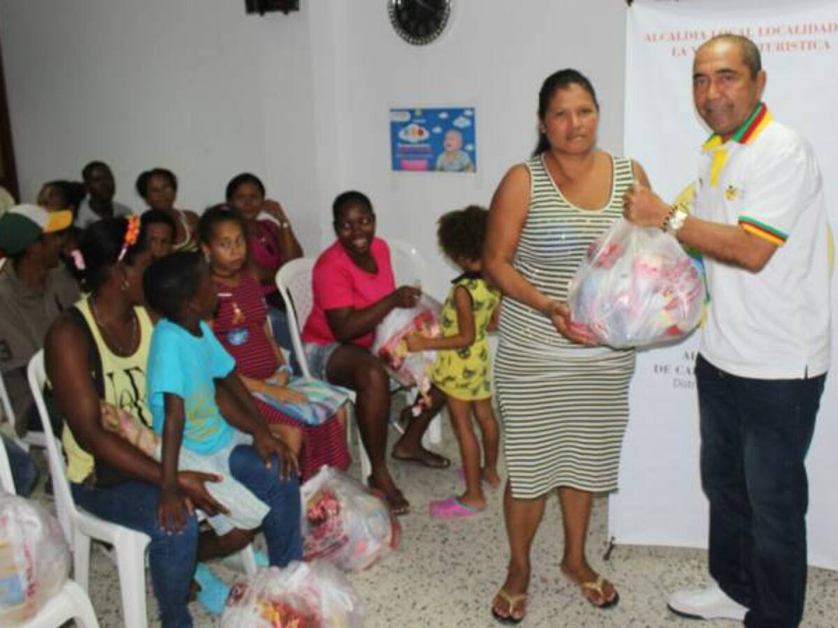 Entregan ayudas a afectados por lluvias en Cartagena
