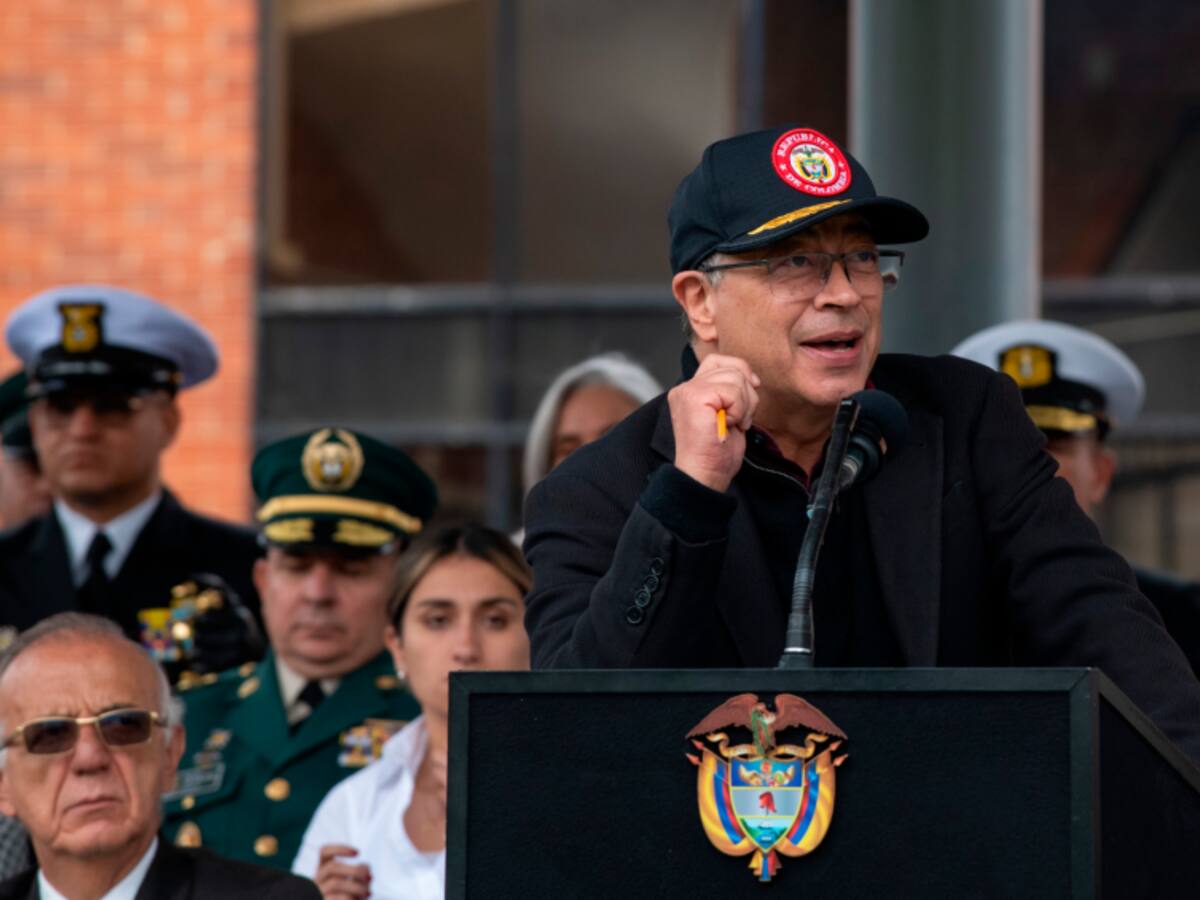 Día cívico este 19 de abril: Opiniones a la propuesta del presidente Petro