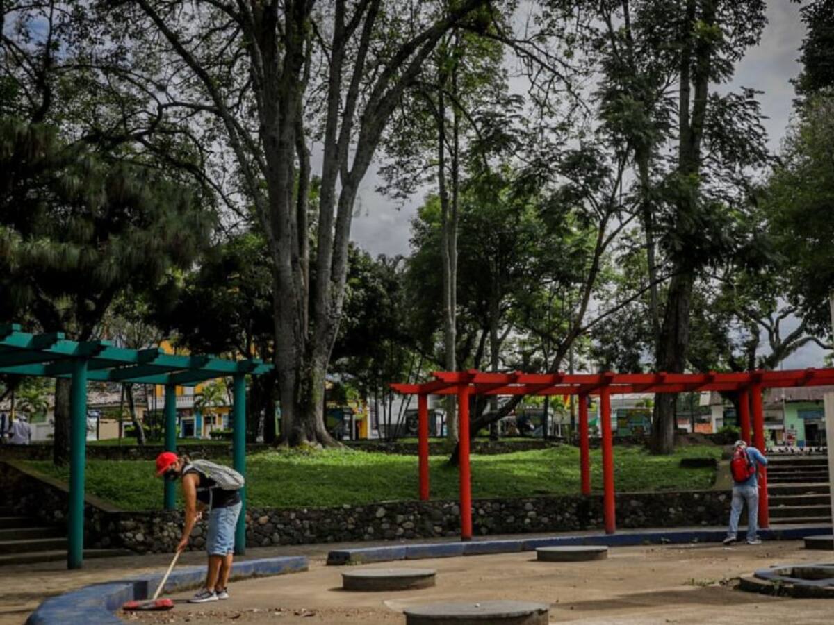 Trabajo social hicieron personas que no acataron toque de queda en Ibagué
