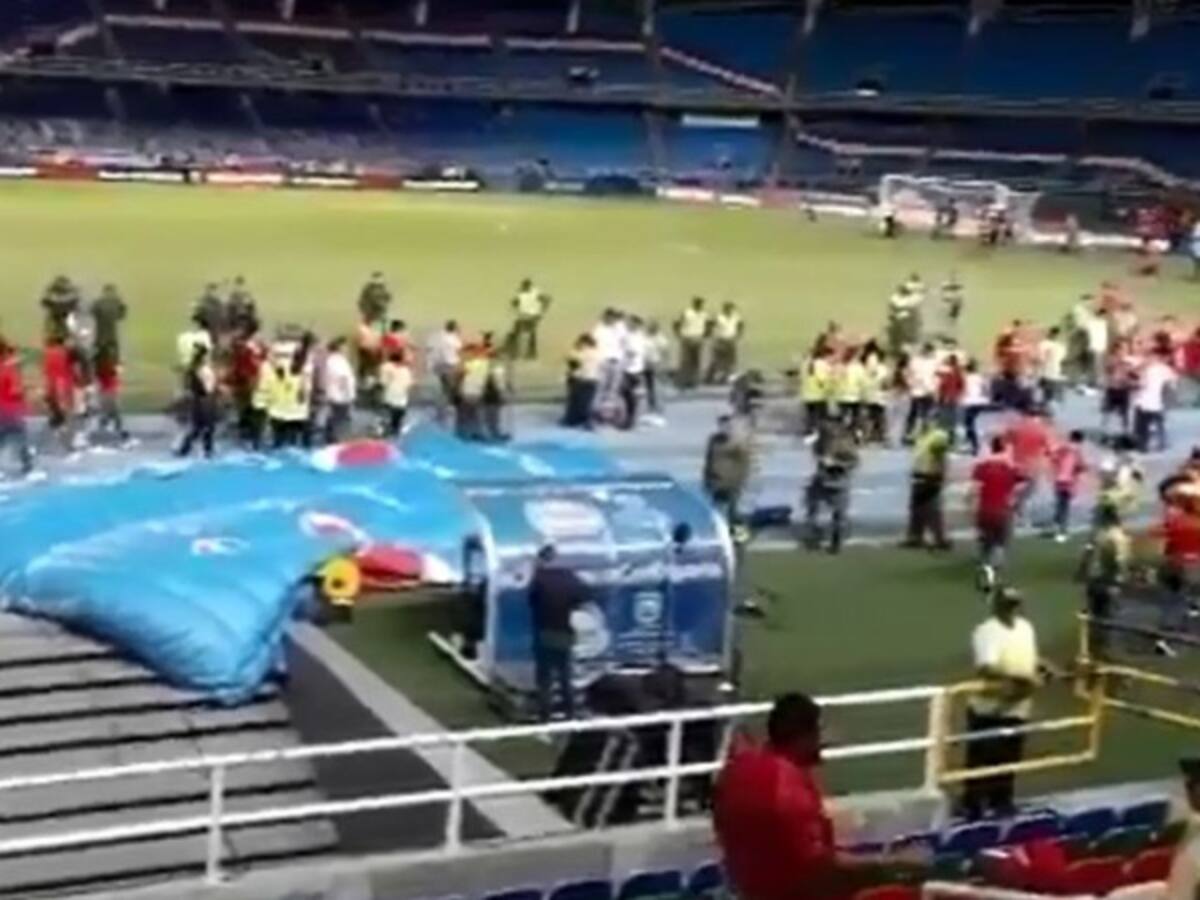 Hinchada del América protagoniza disturbios tras caída con Millonarios