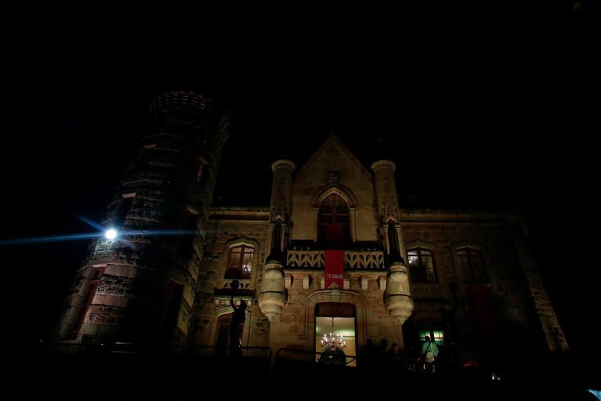 La DJ deleitó a sus seguidores en el "toque" que ofreció este viernes en el Castillo Marroquín. Junto a ella se presentó Natalia Paris.
