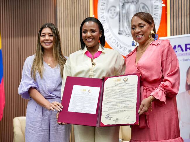 Congresista Juliana Aray condecora a dos mujeres bolivarenses con la Orden Policarpa Salavarrieta