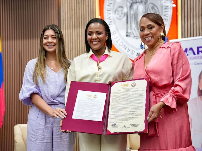 Congresista Juliana Aray condecora a dos mujeres bolivarenses con la Orden Policarpa Salavarrieta