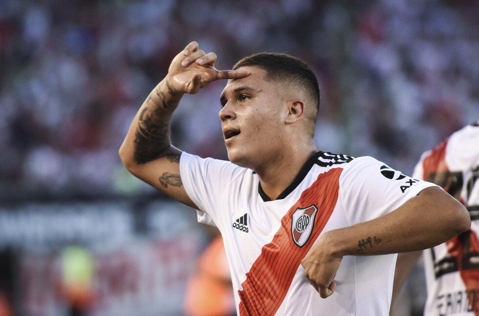 ‘Juanfer’ ha demostrado todo su talento visitiendo la camiseta de River, con la que ha disputado más de 40 partidos y ha marcado 13 goles. Recordado en el corazón del hincha por encaminar, tras un golazo, la final de la Copa Libertadores 2018 ante Boca Juniors.