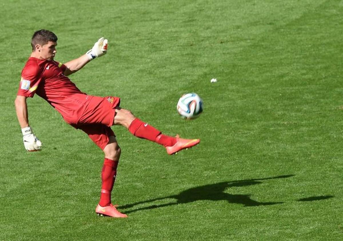 Robben y Van Persie marcaron para los del Van Gaal, Cahill y Jedinak anotaron para los australianos.