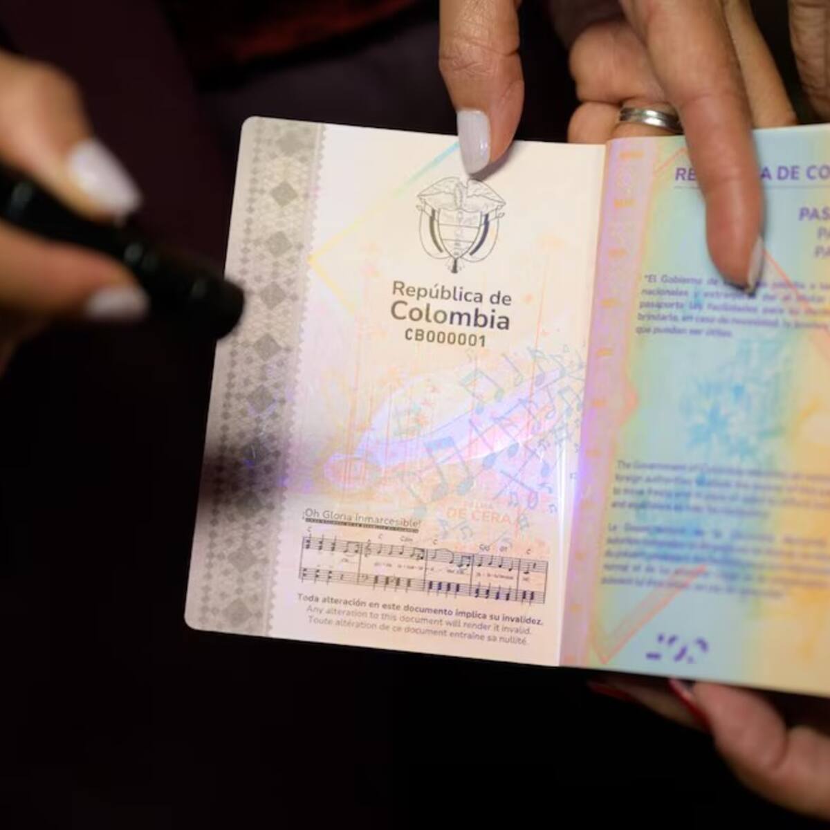 Colombia cuenta a partir de hoy con nuevo modelo de pasaportes: así será la libreta