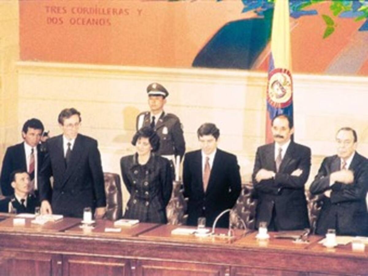 Exconstituyentes se oponen a reforma de la tutela