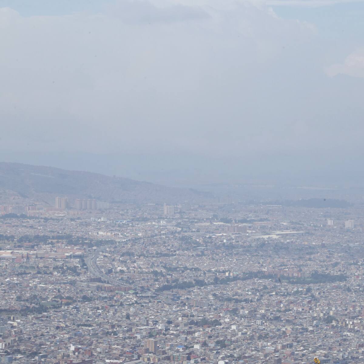 Declaran alerta preventiva por mala calidad del aire en la zona de Mochuelo en Bogotá