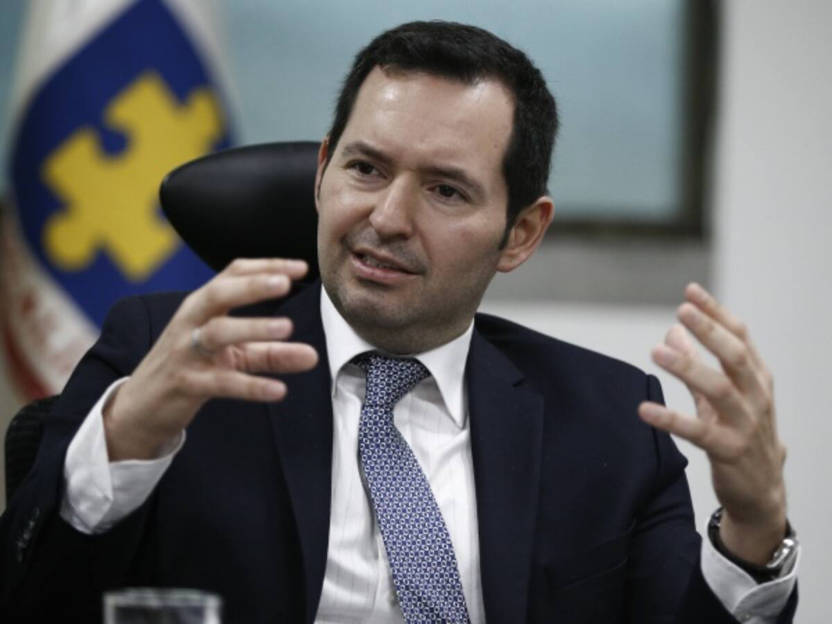 Fiscal pide a la Procuraduría no amenazar a servidores públicos que opinen de paz