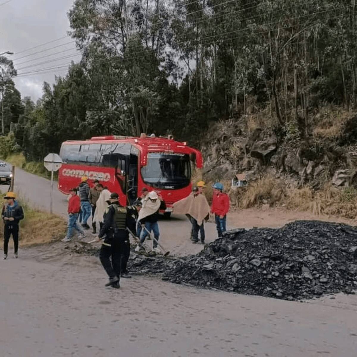 Paro minero Boyacá y Cundinamarca: Policía confirma 11 puntos de bloqueo en las vías