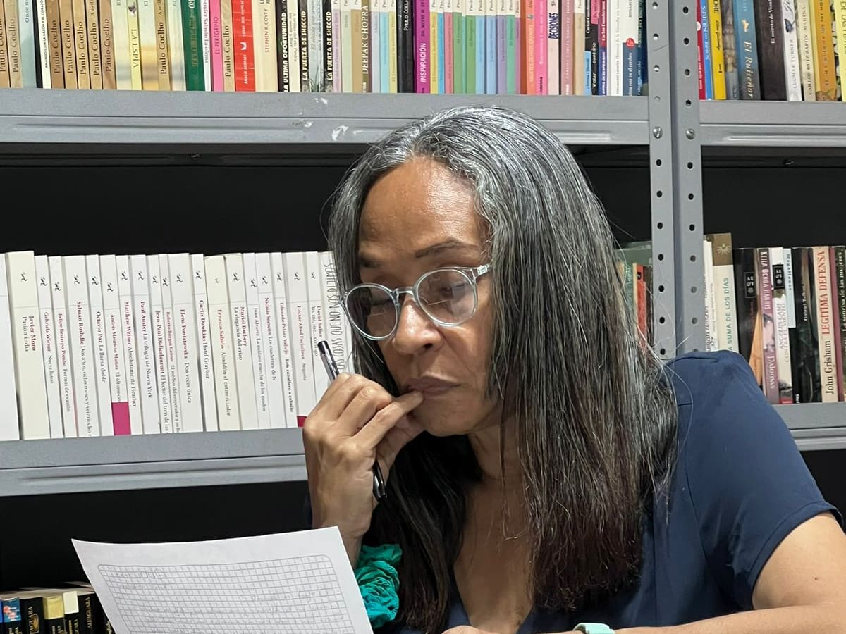 Cuando la literatura libera: la transformación de Diana Montiel que cautiva a Colombia