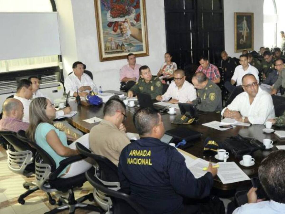 Más iluminación, policías y cámara de seguridad para la Plaza de Los Coches