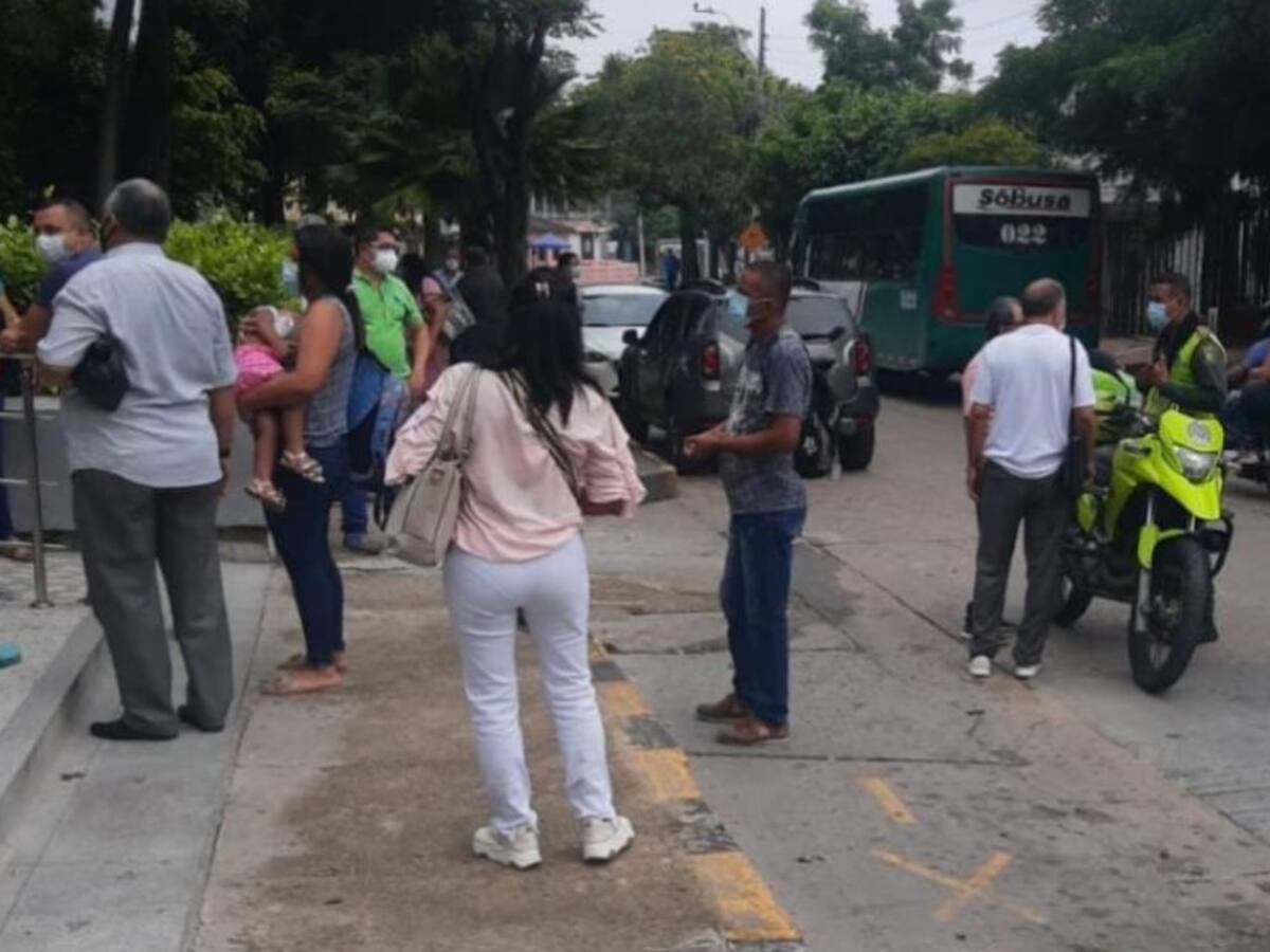 Atraco masivo mientras esperaban ingresar a clínica en Barranquilla