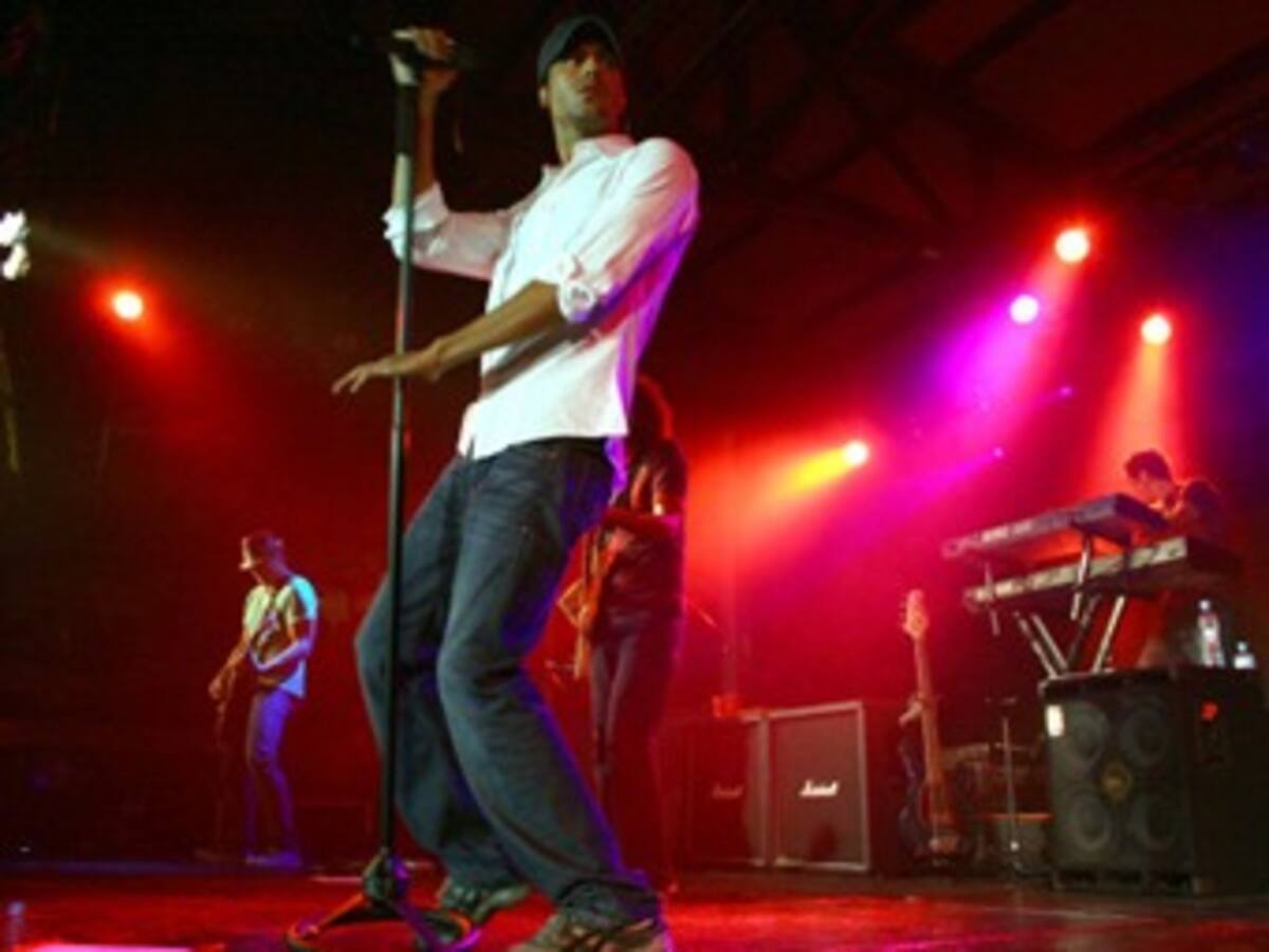 Enrique Iglesias, aclamado por la prensa y el público en Israel