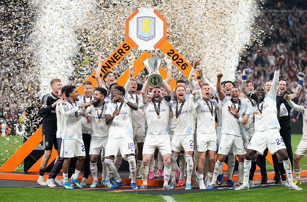 Unai Emery gana su quinta Europa League: consagración con el Aston Villa, tras golear a Friburgo. (Photo by MB Media/Getty Images)