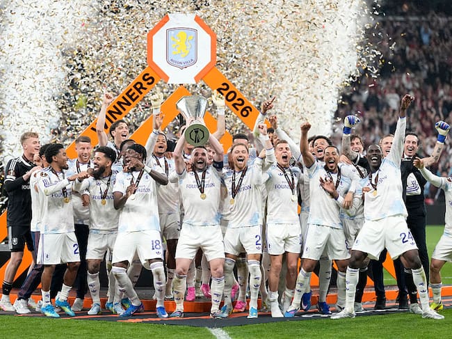 Unai Emery gana su quinta Europa League: consagración con el Aston Villa, tras golear a Friburgo. (Photo by MB Media/Getty Images)