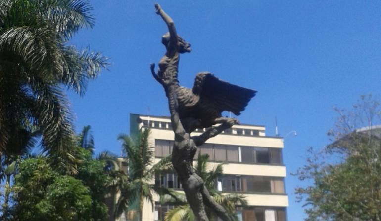 Toda la información local en Caracol Radio desde las 5:20AM hasta las 9:00AM 