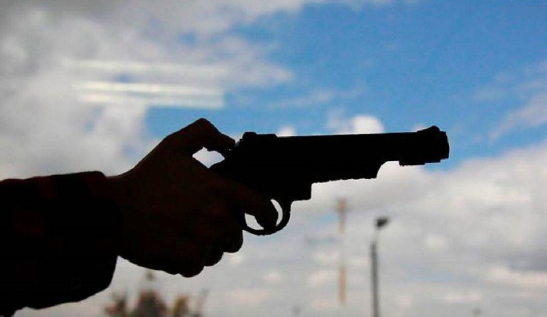 La víctima fue identificada como Henry Andrés Benítez Suárez de 33 años, el cual recibió 8 impactos de bala