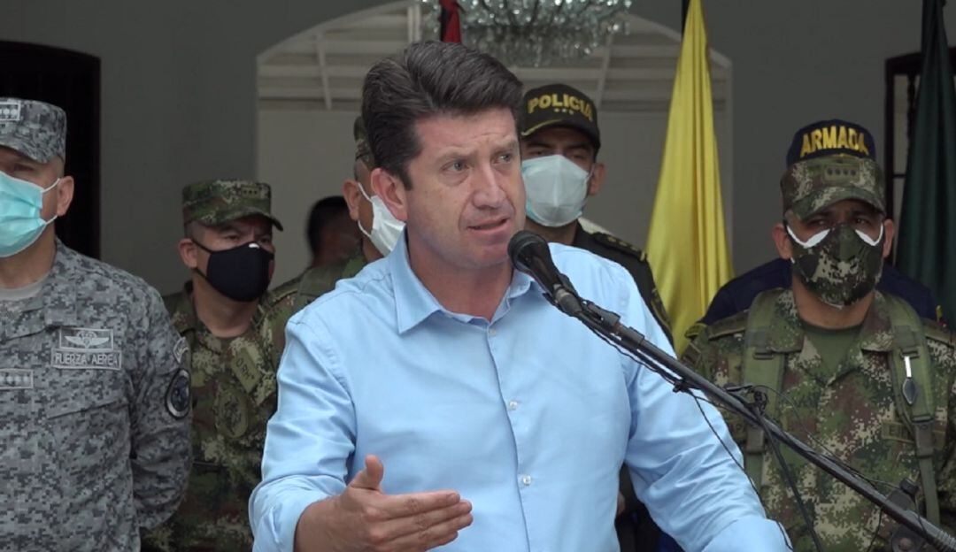 Tras la masacre en Ábrego, N. de Santander, el ministro reiteró que el narcotráfico es el enemigo del país.