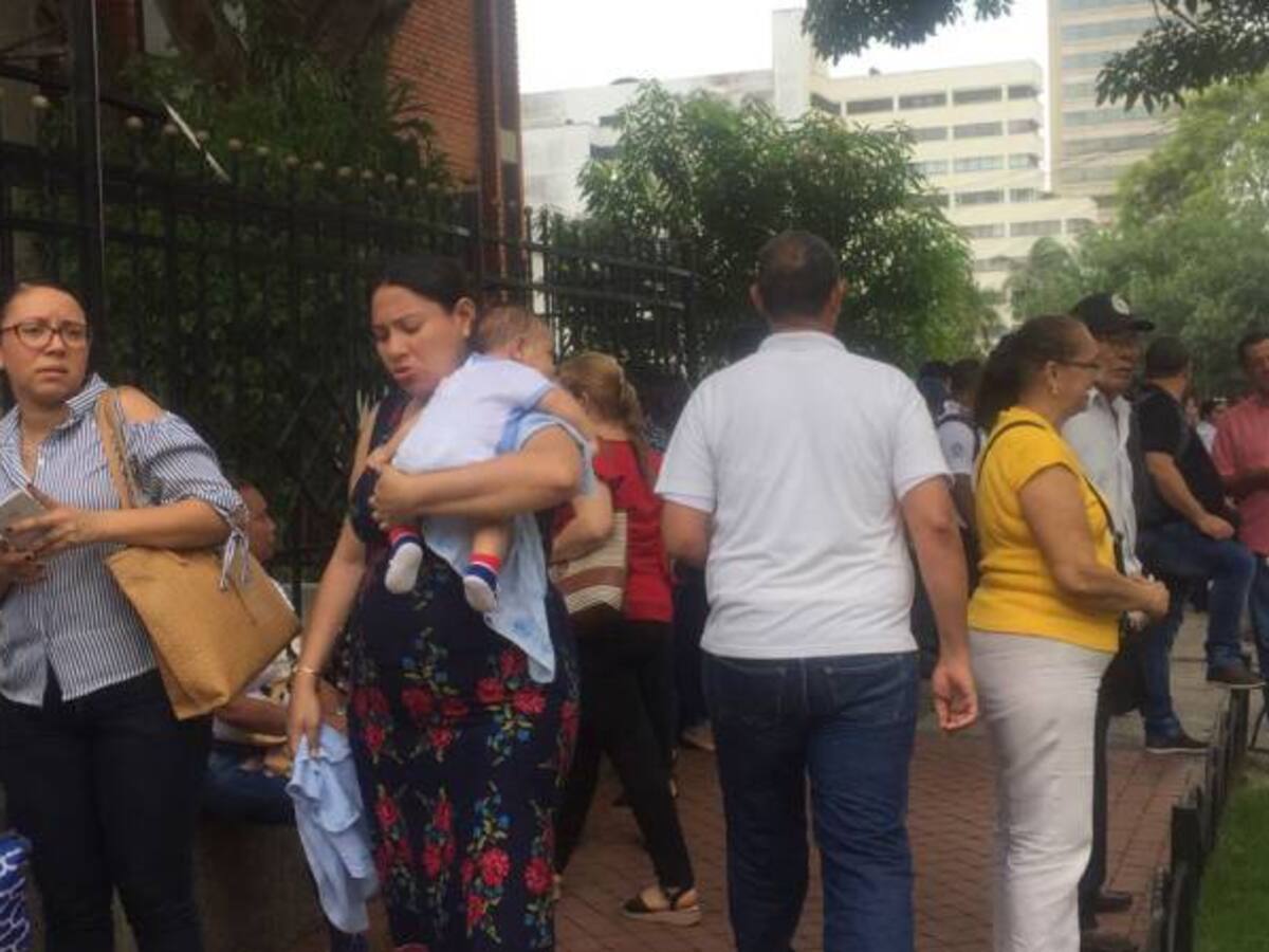 Por falsa alarma de bomba evacúan edificios en Barranquilla