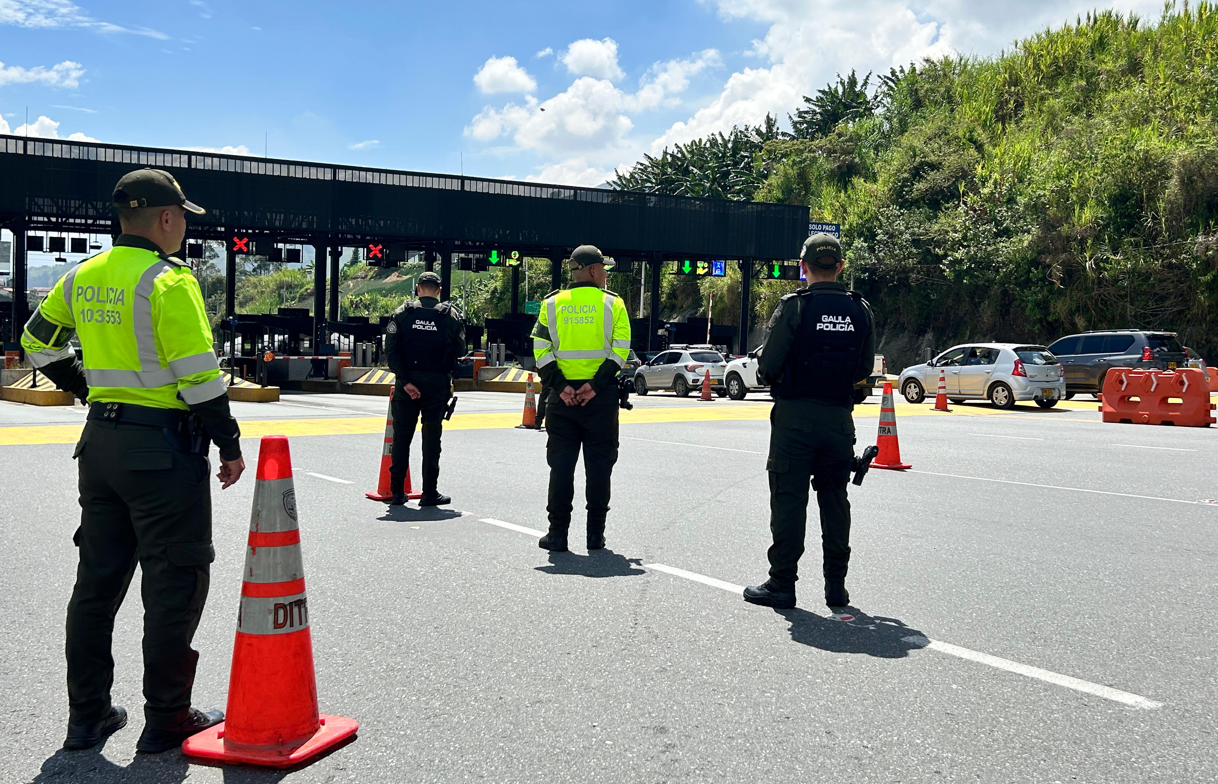 Plan retorno en el Puente de Reyes en Antioquia. Foto: Policía Ant.