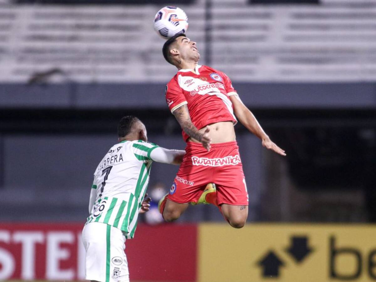 Nacional cerró una semana caótica perdiendo ante Argentinos Juniors