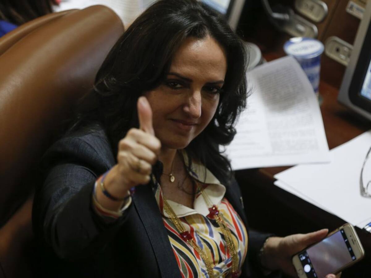 María Fernanda Cabal, reunión Uribe y más: "El dueño de Petro es Santos"