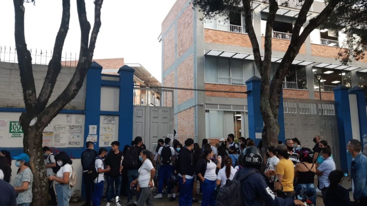 Se echó para atrás la expulsión del estudiante que tenía una navaja