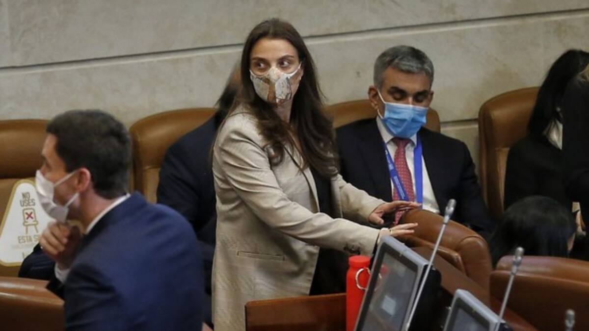 Fuerte agarrón durante debate de moción de censura a MinTIC, Karen Abudinen