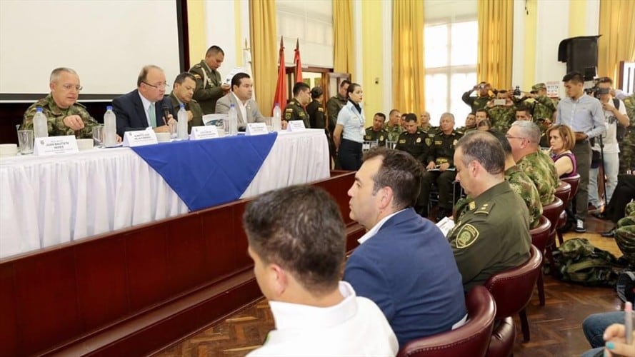 Luis Carlos Villegas, ministro de Defensa, presenta el balance de 26 días del cese al fuego bilateral con la guerrilla de las Farc. Foto: Gobernación de Santander