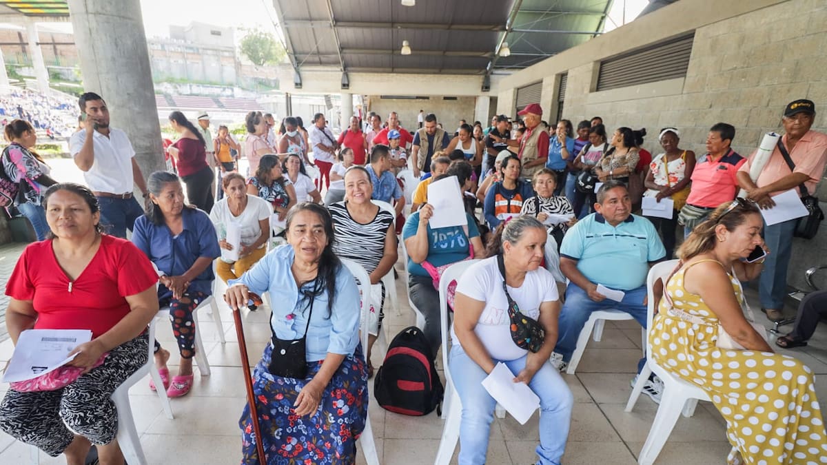 Vendedores informales del micro centro de Neiva fueron carnertizados