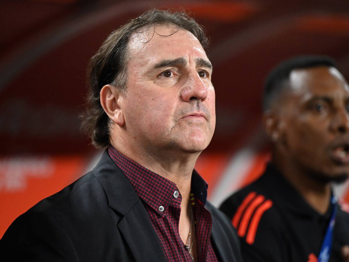 Néstor Lorenzo: “Si alguien duda en comprar la entrada, que lo haga que James juega”