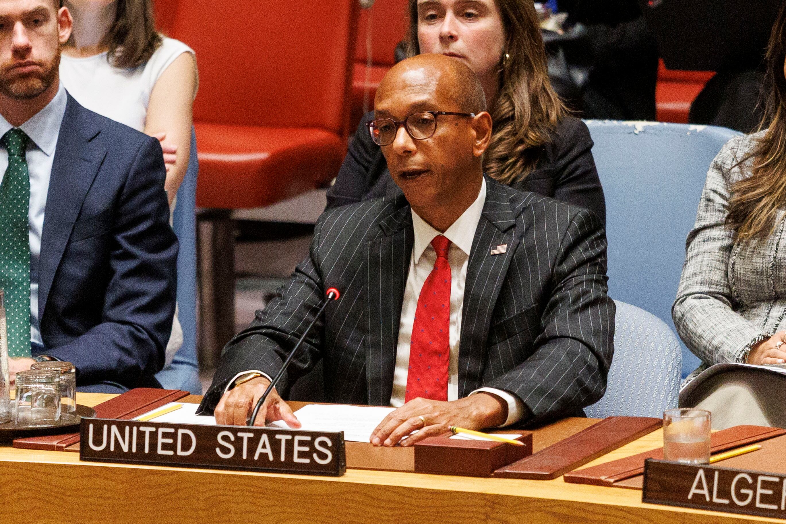 New York (United States), 31/07/2024.- Deputy US Ambassador Robert Wood speaks during a Security Council meeting at the United Nations Headquarters in New York, New York, USA, 31 July 2024. The president of the council called the meeting after Hamas said its political leader Ismail Haniyeh was killed by an Israeli strike on Iran's capital Tehran. (Nueva York, Teherán) EFE/EPA/SARAH YENESEL