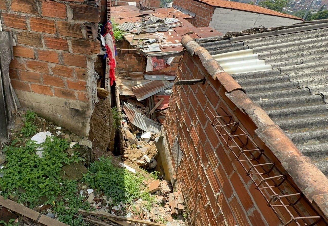 Casa colpasada en Medellín- foto Dagrd