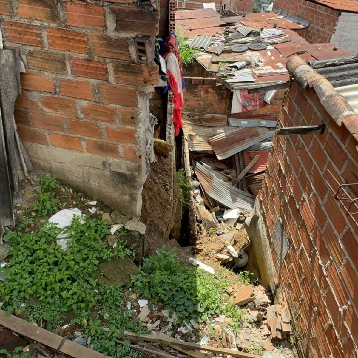 Una vivienda colapsó varias horas después de ser evacuada por el Dagrd de Medellín